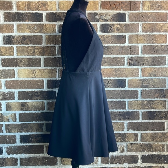 NEW MINUET Elegant Black Lace Halter Dress - Picture 3 of 9